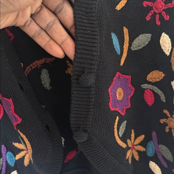 Colorful Floral Embroidered Women's Cardigan M/L Missing 1 Button - Picture 11 of 12